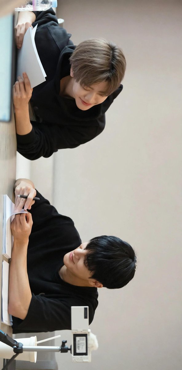 Jian_xiu08's tweet photo. just by looking straight away I blush https://t.co/15sFeU2ckA