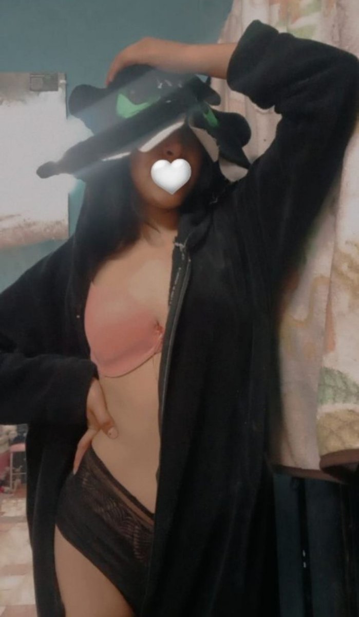 AdrianaFlo36520's tweet photo. Estrenando pijama ya que empieza a sentirse frío...
350 Rt y me la voy quitando

Mi novio dijo que no vendrá este fin de semana a verme toca darme amor yo solita 🥵 https://t.co/QaXqNbBWXi