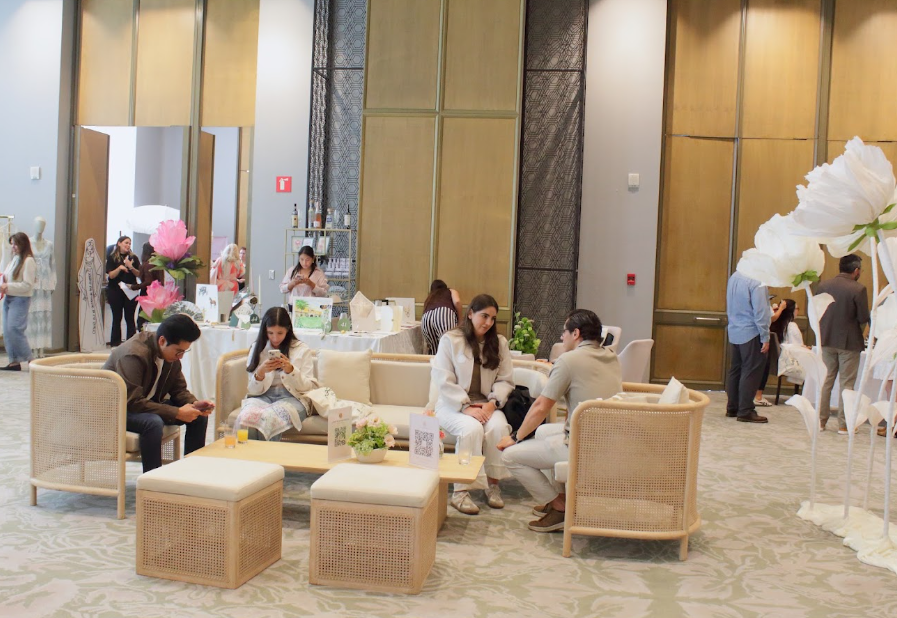 Antena125mx's tweet photo. Celebra Bridal Brunch MX su décimo aniversario y su 13ª edición en The St. Regis Mexico City 💍✨
Una década conectando a parejas con los mejores proveedores y marcas de la industria nupcial en todo el país. 🥂
https://t.co/bRujhevFZz

#BridalBrunchMX #BodasMexico https://t.co/UqFWxy8WUT