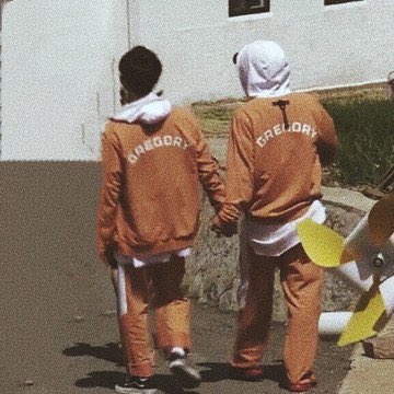 pumpkinjiwon's tweet photo. boys love holding hands https://t.co/pXiHU8ZD2m