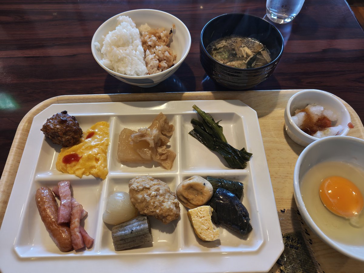 matton11701's tweet photo. 旅行らしい朝ごはん https://t.co/1GtXwKhtN6