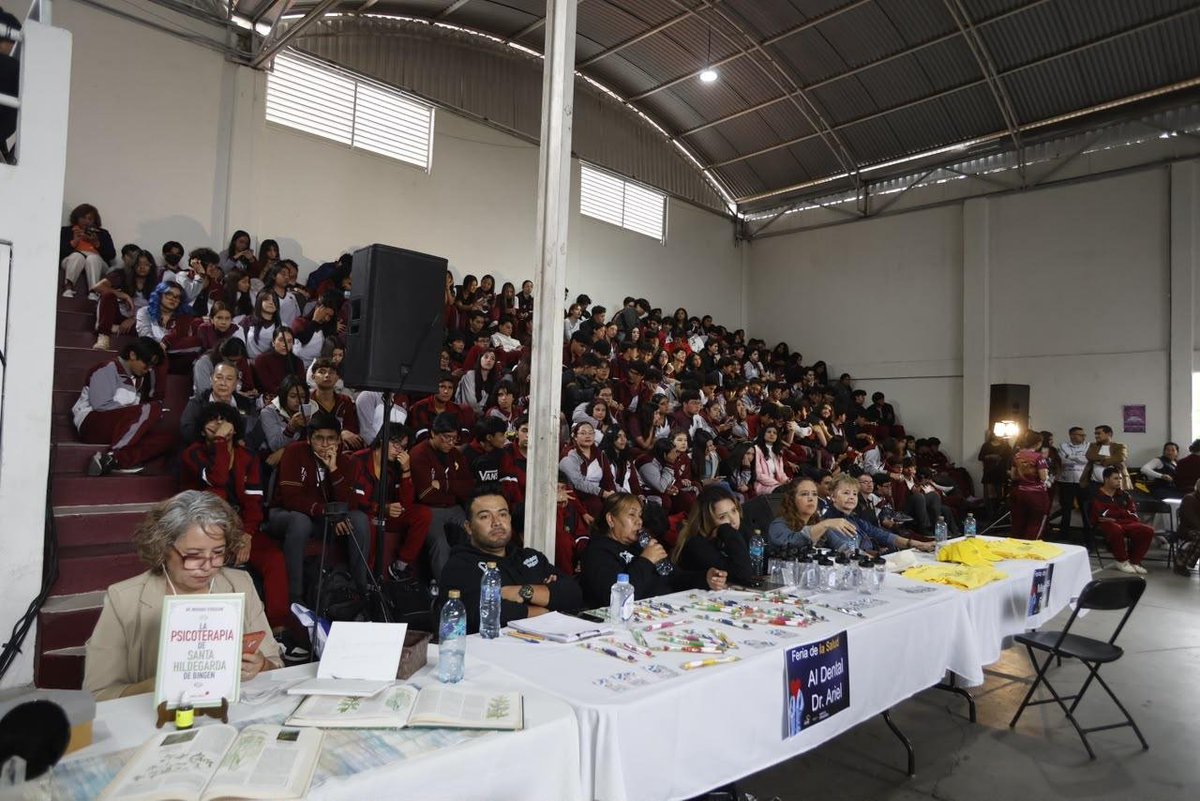 MLopezSanMartin's tweet photo. ¡Salud que sí llega!

Más de 10 mil personas recibieron atención médica en las Ferias de Salud de @gruposalinas

En 13 estados hubo vacunación, chequeos y estudios preventivos

Una iniciativa que acerca servicios de salud a miles de familias https://t.co/dljj4Wsf77