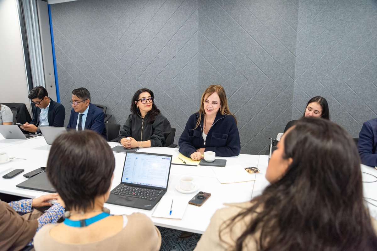 SIPINNA_MX's tweet photo. 🤝 En seguimiento al convenio de colaboración firmado el pasado 14 de julio, @SLVillavicencio, Secretaria Ejecutiva del SIPINNA, y el equipo de la Secretaría Ejecutiva se reunieron con representantes de @UNICEFMexico para fortalecer la coordinación y consolidar acciones conjuntas en favor de los derechos, la protección y el bienestar de niñas, niños y adolescentes en México.

#SomosSIPINNA