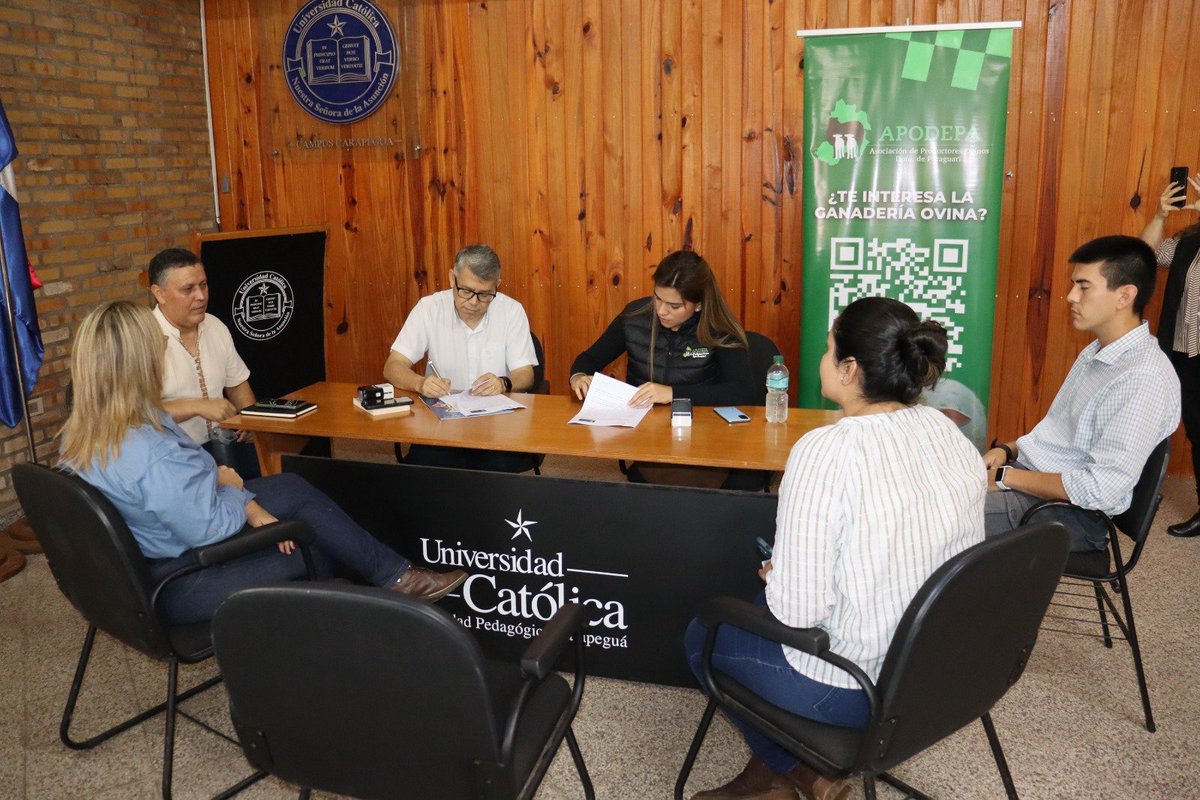 UccRedes's tweet photo. ✨🤝 Nueva alianza académica

Hoy firmamos un acuerdo con APODEPA, la Asociación de Productores Ovinos de Paraguarí 🐑, para impulsar juntos proyectos de:
📚 Capacitación
🔬 Investigación científica
🎓 Prácticas y pasantías
🎤 Eventos académicos y extensión universitaria https://t.co/Nz6d8MNlVm
