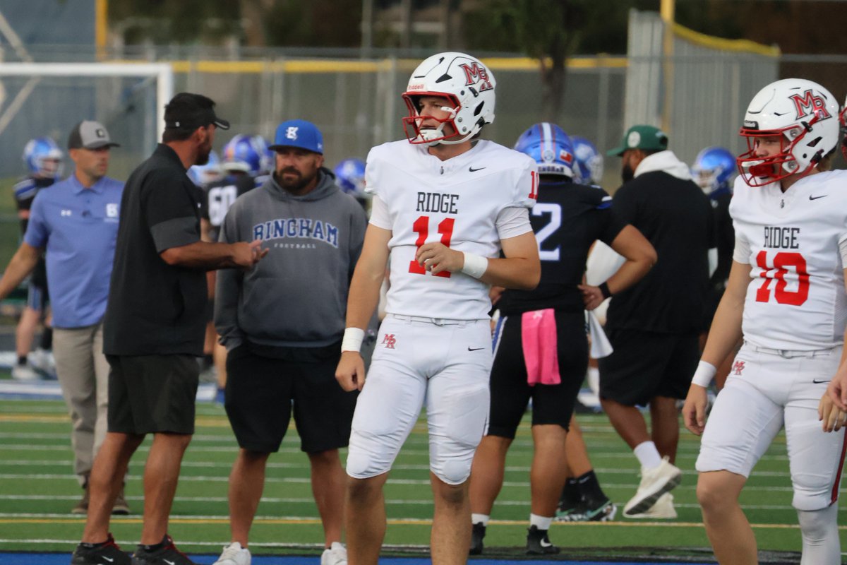 Andy_Pham1's tweet photo. C/O 27 QB @JaxonHunt111 getting ready. He’s the best available signal caller in the state who recently picked up an FBS offer, his recruitment should continue to pick up steam in the next month.

@TheRidgeFBLL
@BeehiveBuzz_ https://t.co/b7TWQMdqbN