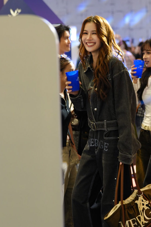 Tha6879w's tweet photo. เจอแล้ว ก็ยังคิดถึงอีก
คิดถึงวนไปอยู่อย่างงั้น

ADLK X MERGE BIFW26
#SiamParagonBIFW2026xAndaLookkaew
#andaanunta https://t.co/35E071EEm7