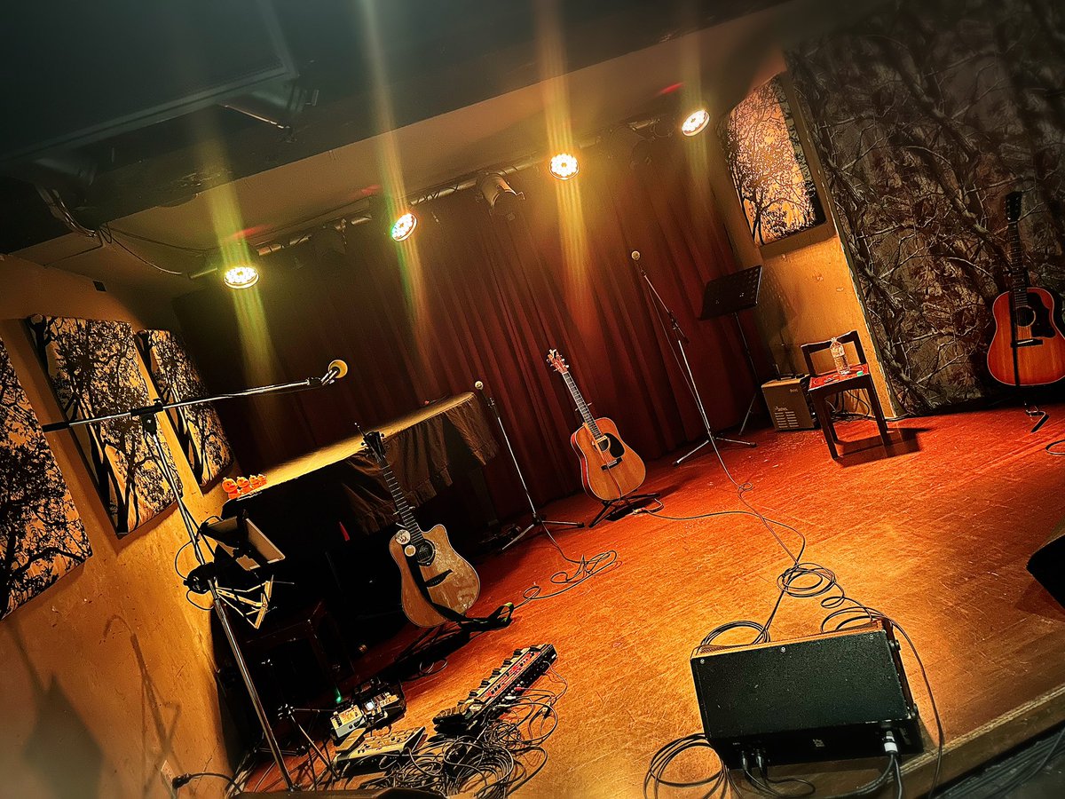 aka46ri's tweet photo. ライブハウスって青春がつまってる🧸🗃️💙
人生まだまだワクワクして胸がぎゅってなって全部楽しみたい!
リリーと時々シェリーではっぴーばーすでー33🥳🍾🥂
#Springtimeoflife #渋谷geege
#森翼 #生熊耕治 #RyusukeKawamoto #高輝
#俺なりのリリー https://t.co/jPRRolQMap