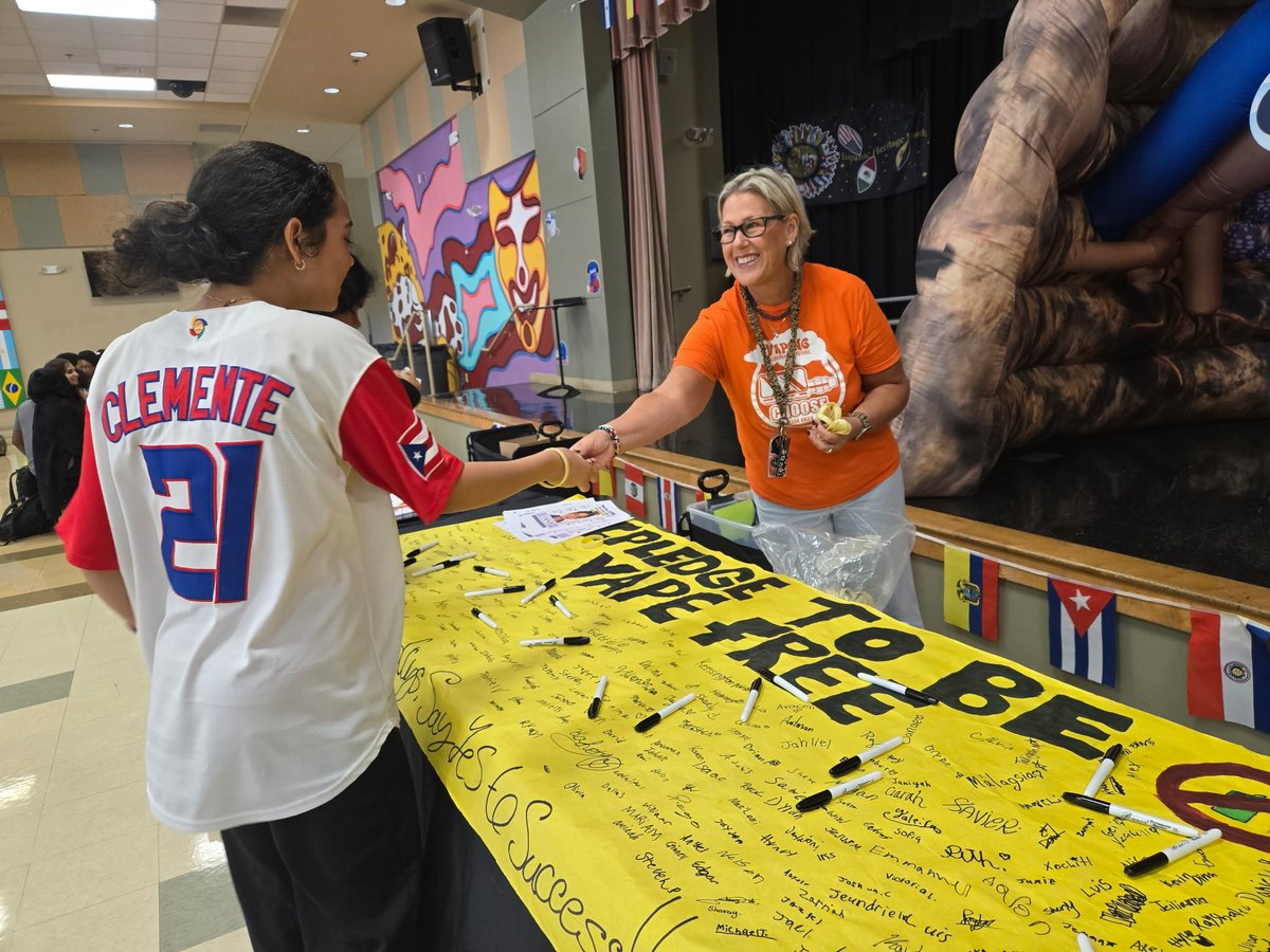 OCPSAO's tweet photo. The Roberto Clemente MS Jaguars and Dr. Nicole Villaverde kicked off the weekend by pledging to be VAPE-FREE! πππ
Thanks for your enthusiasm and commitment to healthy choices!
#VapeFreeJaguars #VapePrevention #HealthyChoices #OCPS https://t.co/YqNOTQ7LU0