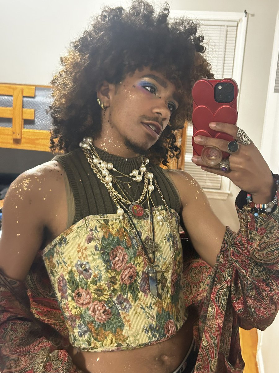 queerelfclub's tweet photo. Going out with my coworkers for the first time tonight while on a work trip and had to violently out dress all of them 💖 https://t.co/RKGeKdxohN
