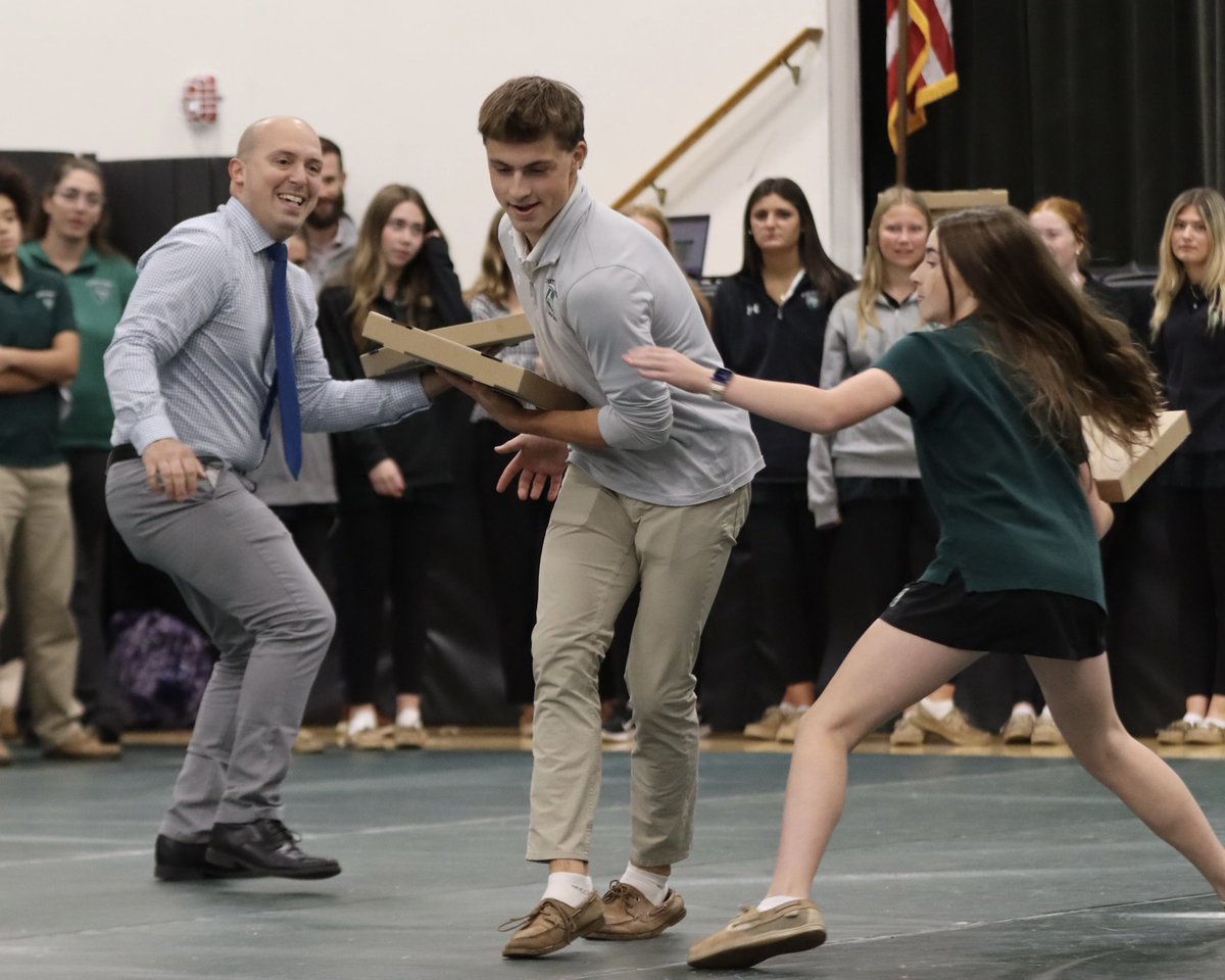 AustinPrep's tweet photo. Everyone knows that Friday is pizza day at Austin Prep. But at today’s Community Meeting, students played a fun game of “Pizza Box Knockout.” A special thank you to all our Student Government Officers for the great Community Meetings to start this year! #unitas https://t.co/0Qvs5KmRW6