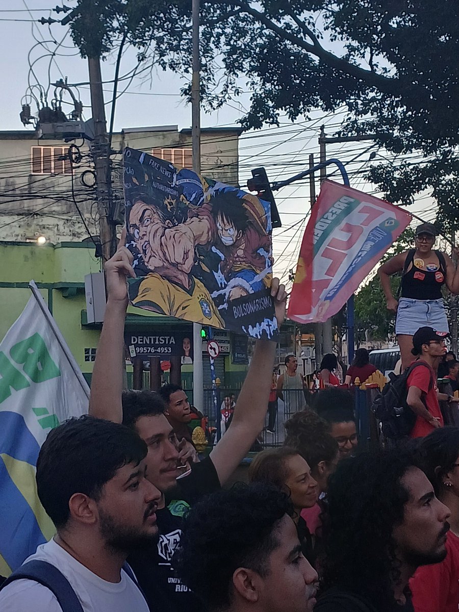 thvstarkx's tweet photo. No protesto da uerj hoje ☝🏽 https://t.co/mOB6vva5kg
