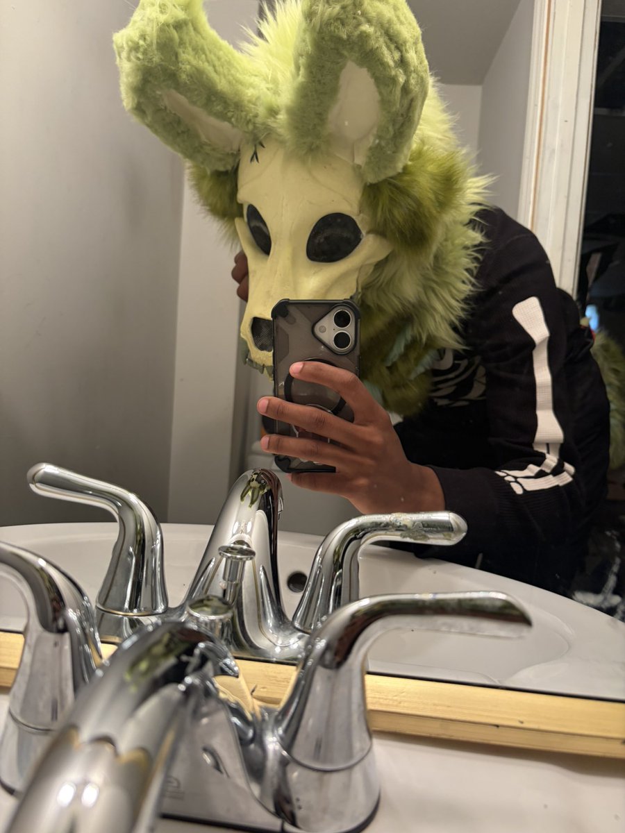 ih8tekx's tweet photo. Happy #fursuitfriday chat https://t.co/kLV1RctOZ4