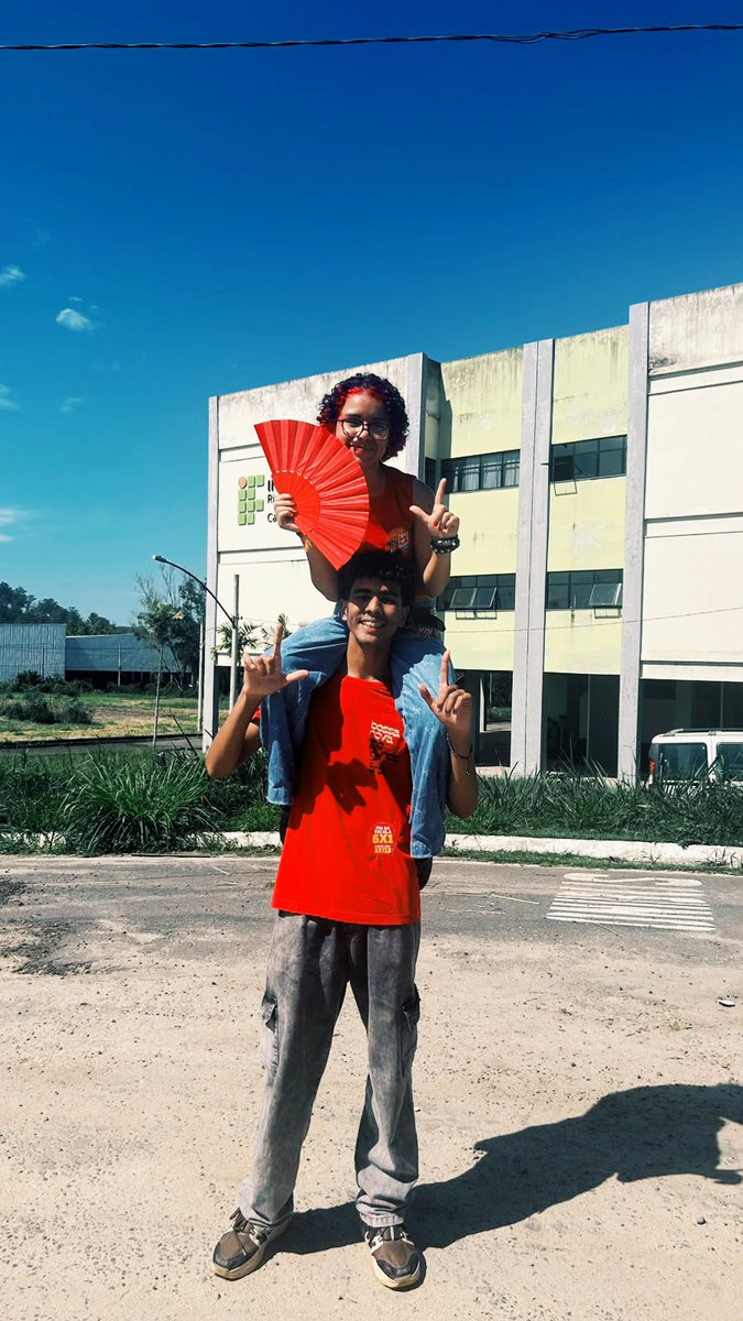 Inosuke_Gotera's tweet photo. E é claro q teve Dry e Carol na passeata https://t.co/JChLoESQB9