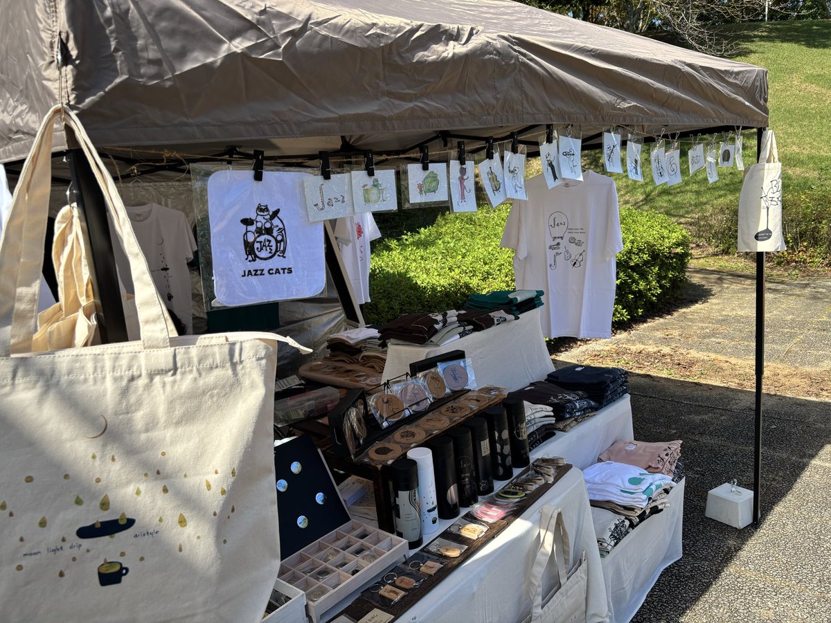 aristyle_staff's tweet photo. ★aristyle出店のお知らせ★

「BIG BAND PICNIC IN KASAMA」
10/10〜10/12
３日間元気に出店します😃

会場: 笠間芸術の森公園 野外ステージ
茨城県笠間市笠間2345

いつもの場所から少し移動して、階段付近ですのでご注意ください！
今年は雨も降らずに楽しく出店できそうです♪

#JAZZ #笠間 https://t.co/g9HcyqE6pB