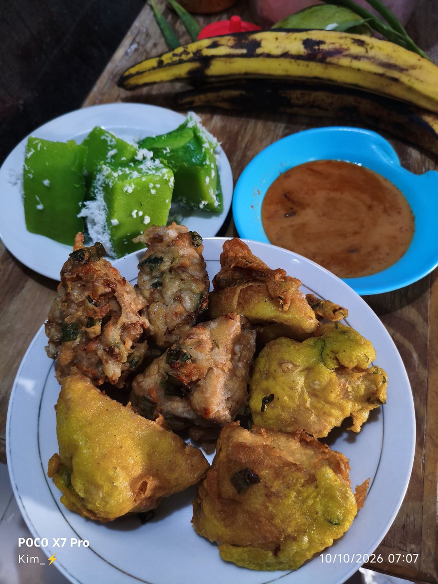 K1M_WIN's tweet photo. Kue ijo jadul.....

Beuhh rasanyaaa coiiiiiii......
Endulllllll
Yang buat Mbah Mbah...tangannya udah tangannnn legend banget...,

Best pokoknya https://t.co/YLIBjwKQko