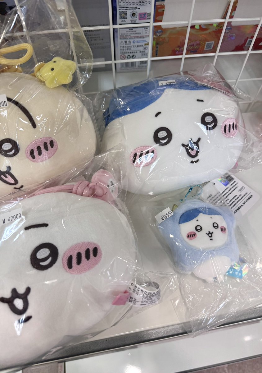 yuu_uu_0's tweet photo. 치이카와 토벌 일지
📍국제전자센터 

아주아주 핫하길래 가봤는데 사람 진짜 많더라
개꿀맛집 하나 마지막사진에 표시해놨으니까 갈사람들은 꼭 여기부터 들려봐!!

근데 내 평은
가챠/쿠지 좋아한다 -> 추천
가격 상관없이 치이카와만 구하면 된다 -> 추천
가챠/쿠지 싫어한다 -> 비추천

첫번째 사진 속 가게만 키링있었고 다른곳들은 별로 없더라.. 내가 오픈런 안해서 그럴수도 있지만
그리고 가챠나 쿠지가 대부분이고 그냥 파는건 적더라구ㅜㅜㅜ 난 다른곳 가볼라고 지갑 아꼈다..