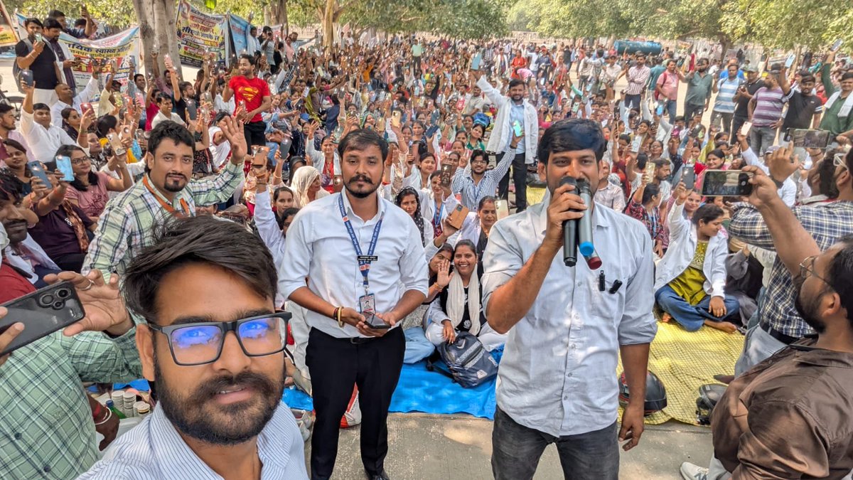 baleshkumar55's tweet photo. सरकार की नीयत में खोट है! #UPCHOs की दिन-रात की मेहनत का सिला ये शोषण नहीं हो सकता।
आर-पार की लड़ाई का ऐलान:
• CHO को परमानेंट करो
• ₹4800 ग्रेड पे दो
• PBI सैलरी में जोड़ो
अब आश्वासन नहीं, शासनादेश चाहिए!
#CHOreglarCaddre #UPCHO
@myogiadityanath @brajeshpathakup @nhm_up 1 https://t.co/0JnXF3OO8x