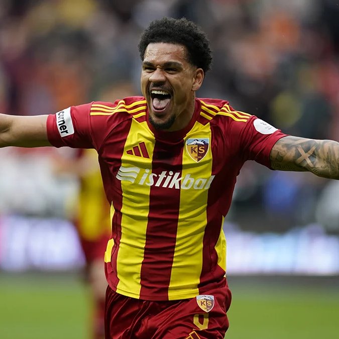 bosunatiklama's tweet photo. Kayserispor'un eski oyuncusu Onugkha:

▬ Kayseri hakkında berbat kelimesi hafif bile kalır.

▬ Yemek kalitesi, ürünlerin kalitesi, restoranlar, taksiler berbat. 

▬ Herkes seni dolandırmaya çalışıyor. Futbolcu olduğunu öğrendiklerinde seni beş kat daha fazla dolandırıyorlar. https://t.co/PuwmGpByJO