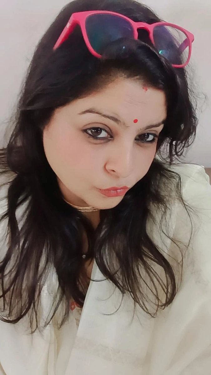 VoiceOfPragati's tweet photo. Elegance in her eyes, grace in her soul, and a strength that no storm can steal. ❤️🌹 Not every queen wears a crown; some wear their confidence in silence 👑❤️

#GraceAndElegance #IndianBeauty #QueenVibes #DesiGirl #TimelessBeauty https://t.co/2C1MpQFYAY