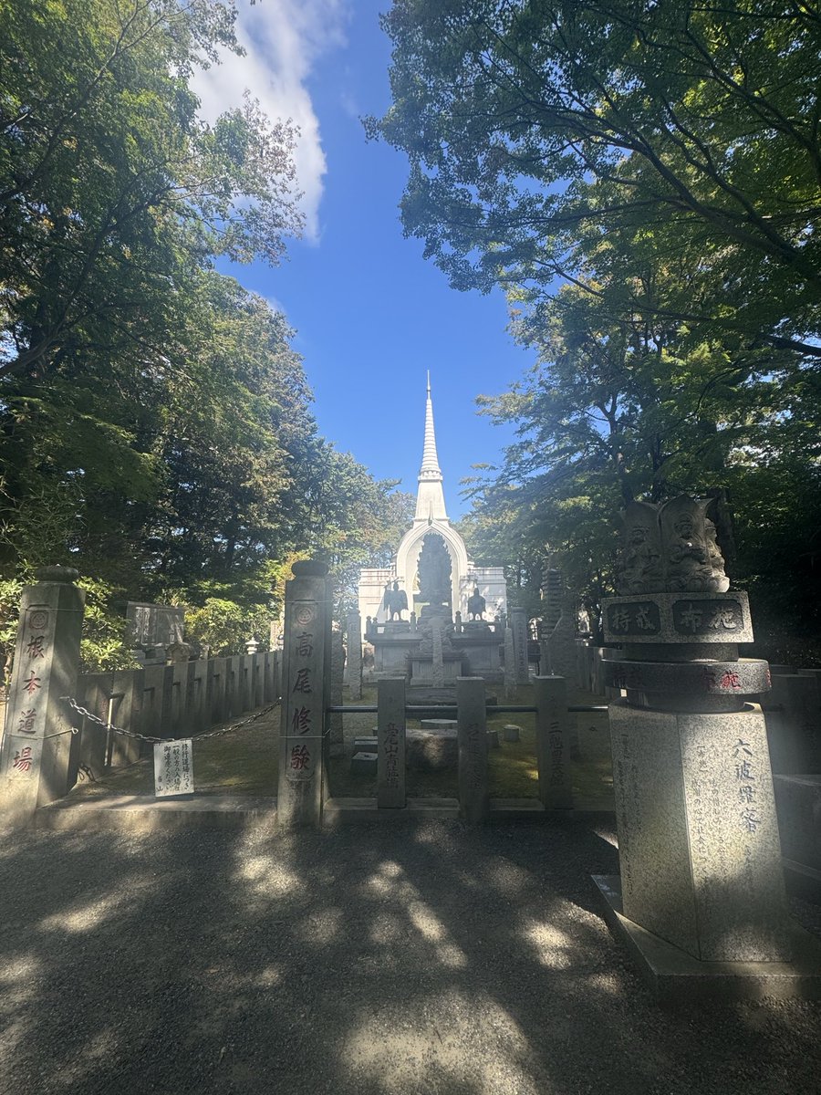 etashibuya's tweet photo. A good-luck monument called “Pulling Octopus,” symbolizing popularity. https://t.co/ep06AFLewO