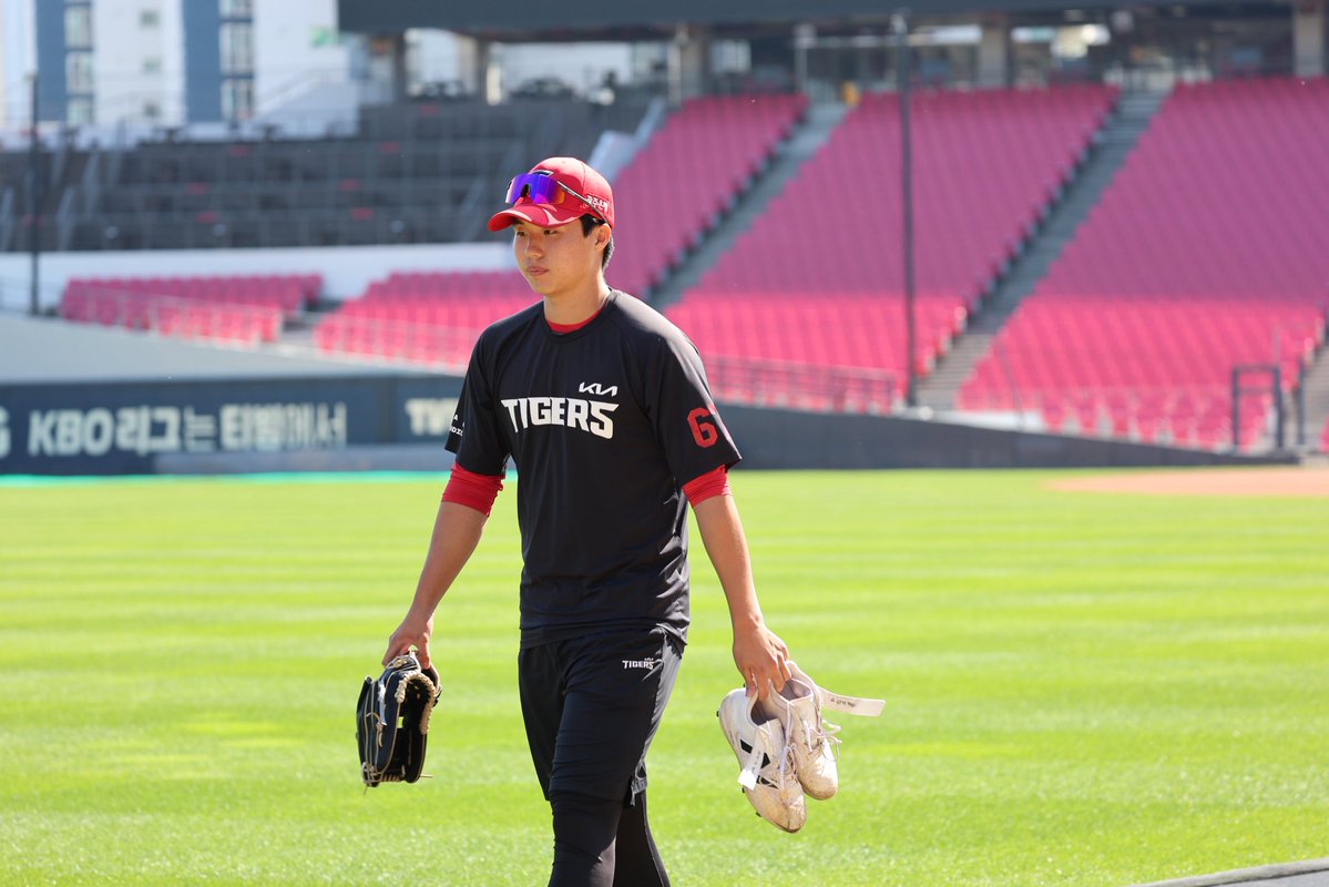 Kiatigers's tweet photo. 10/10(토) 엔트리 변경

등록: 투수 홍민규
말소: 투수 네일 https://t.co/JPEqqxqHOG