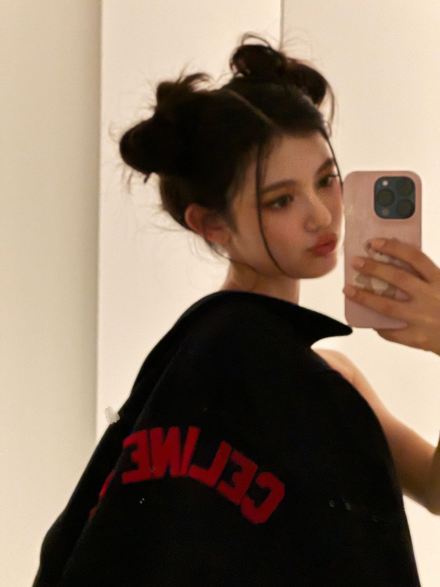 DaniellePopBase's tweet photo. #다니엘 #DANIELLE⭑๋ https://t.co/X3w2OoJUkj