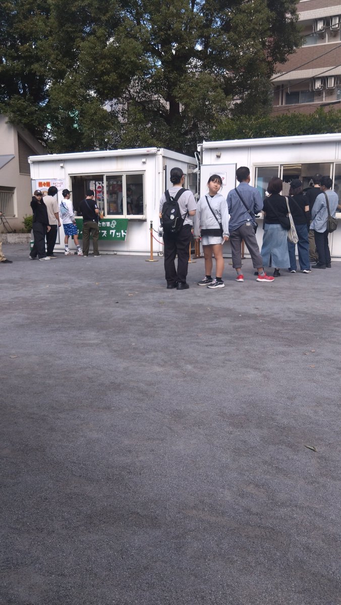 jin20190921's tweet photo. 松戸ラーメンフェス行ってきたよ🏃
朝イチで行ったけど、既に200人ぐらいいたー💦 https://t.co/45uHuxNh2G