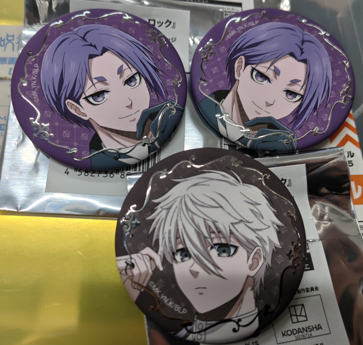 _onao_'s tweet photo. 【交換】ブルーロック アートコレクション 箔押し缶バッジ 渋谷モディ

〈譲〉凪、玲王 2

〈求〉潔、凛

出先のため、IDなし

2:2の交換、交換決まり次第定価にてお譲り可能

都内手渡し https://t.co/tNXAoIf0LY