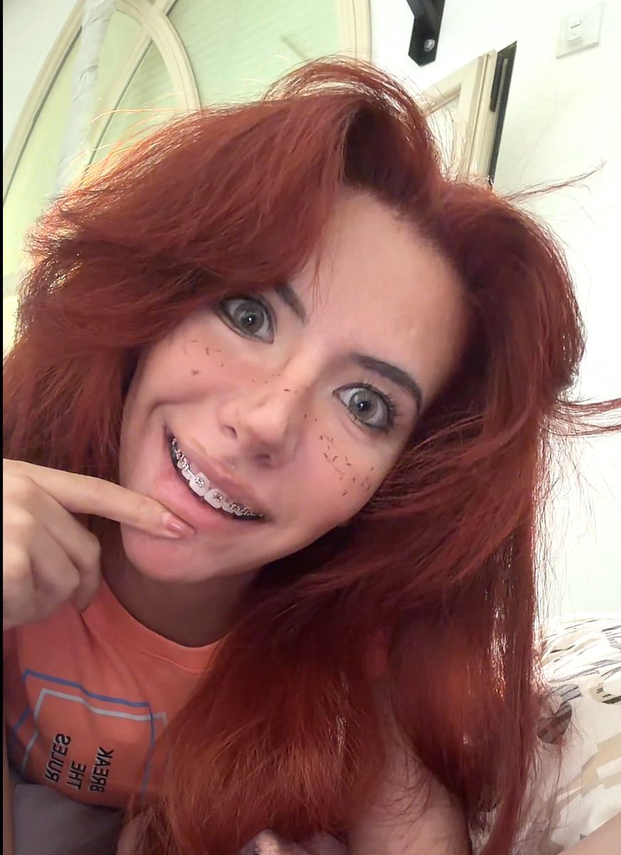 anarixo's tweet photo. النيه احمر صار برتقالي 🍊🌈 https://t.co/f6grLaPetJ