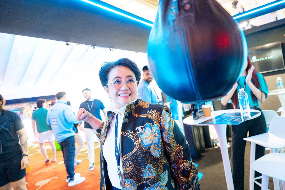bitfunded's tweet photo. Punching competition was an absolute show during @token2049 

Over +500 of you tried. 

Thank you to everyone who stopped by our booth and gave their best 🥊 https://t.co/877voAhP3Z