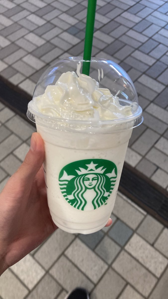 earlycat0's tweet photo. 人生18年目初スタバ https://t.co/RDhS8f7oO8
