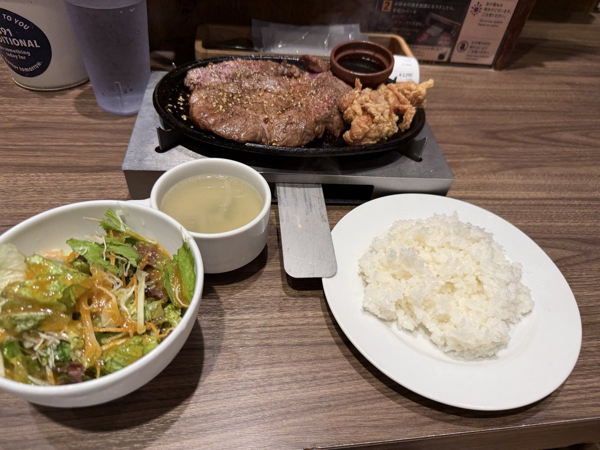 terukuma's tweet photo. #新宿 #STEAKMAX
こんな事言うと店の人に怒られるかもだが
雑に赤身肉が食いたかったらココ

ステーキなんざこう言うのでいいんだよ
と言うアメリカを感じる

好き https://t.co/mRcbO0c3AR