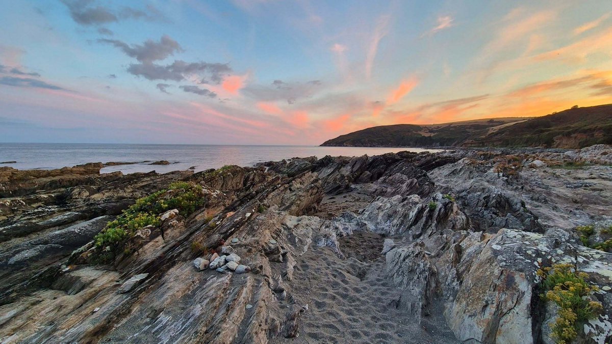 Camping_Direct's tweet photo. ๐ Enjoy an evening stroll around West Looe during a break at Looe Country Park!
๐ Find out more about Looe Country Park here:
https://t.co/wloS329Kqf
#looe #cornwallcamping #westlooe #cornwallholidays #glampinguk https://t.co/yv5g049Q5o