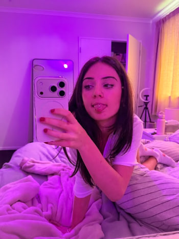 valeriehwrd's tweet photo. mirror selfie because apparently i needed proof that the outfit was actually working 😇 https://t.co/HEh52QdIZ3