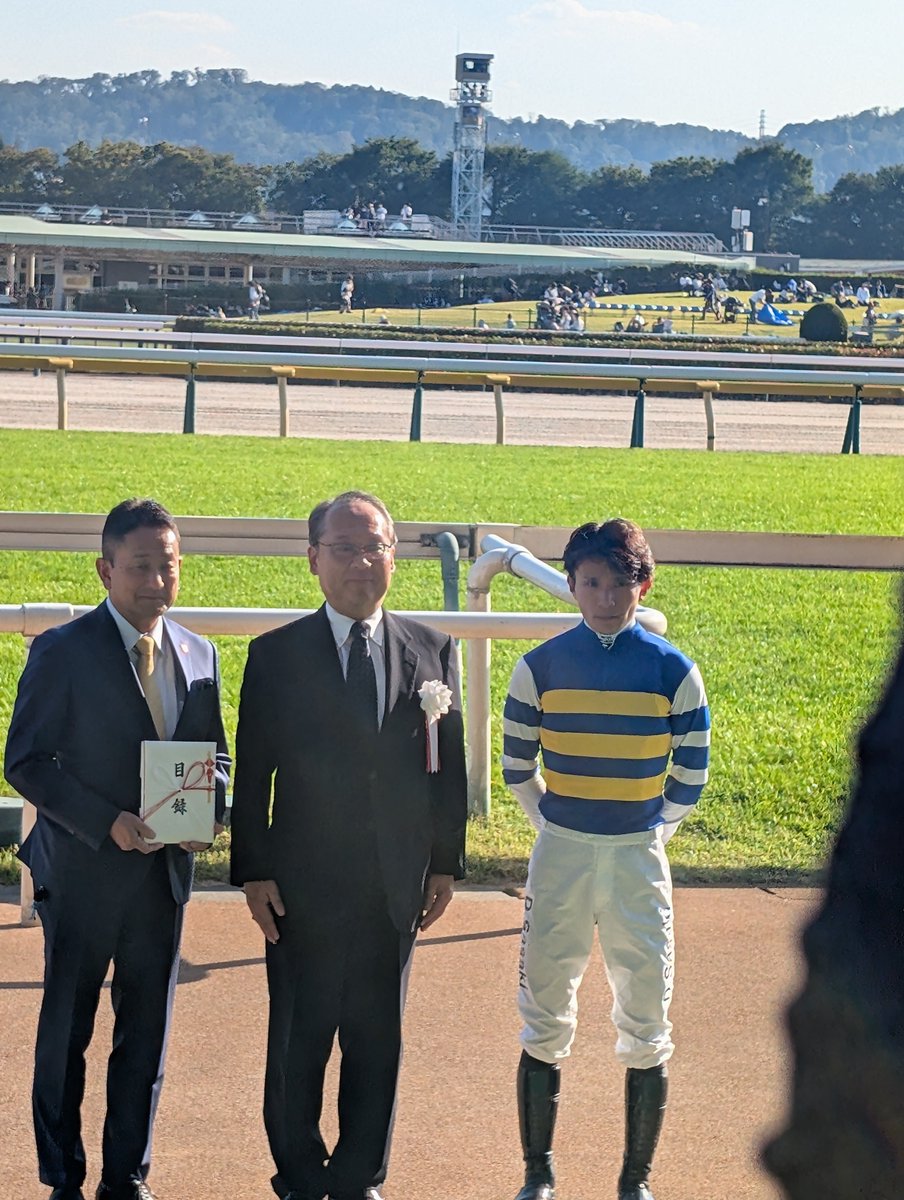 Flowermameko's tweet photo. 東京9レース
ノラリクラリ号
佐々木大輔騎手 
おめでとうございます㊗️
 #東京競馬場 https://t.co/yhPITZoaWy