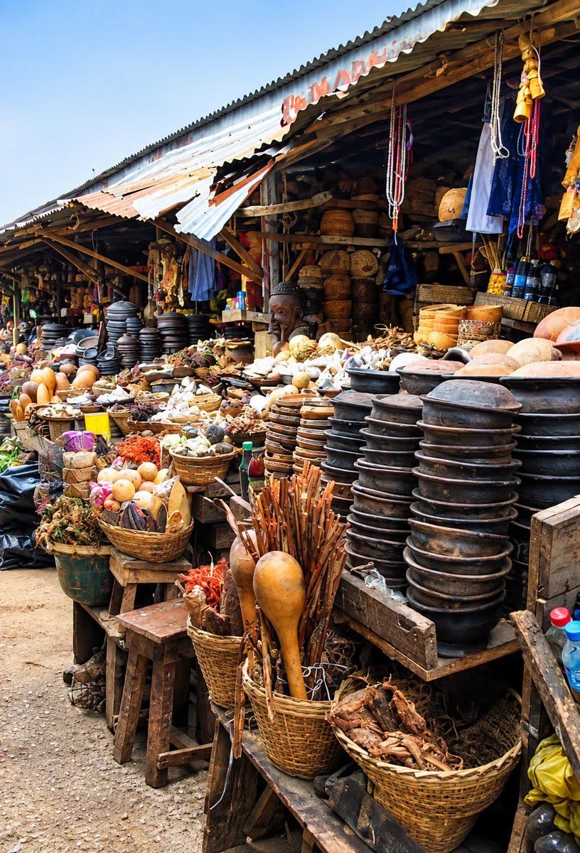 Mautiin01's tweet photo. Supermarket àwọn Babaláwo, Shopping Mall àwọn Alfa/Pastors 😂

Ilorin- Ilu Musulumi? Or ìlú èbò, ìlú àwọn Irunmole. 🚶🏿‍♂️

Everybody comes here to shop, regardless of background or belief, but some will go back home and pretend the place is evil. 😂

One of Africa’s most important markets. 🚶🏿‍♂️