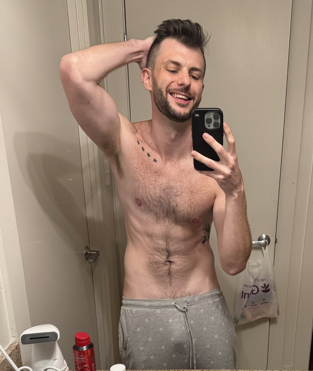 lakeshoreload's tweet photo. Grey sweats szn https://t.co/FTm9biAQa6