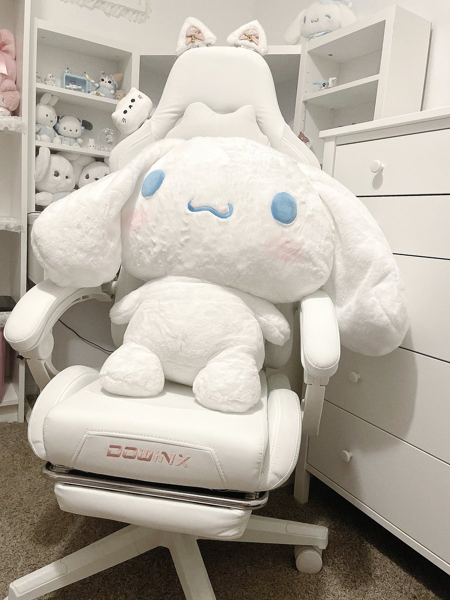 tomie's tweet photo. i finally finished building my chair yaayyy https://t.co/FcnYBzKeA5