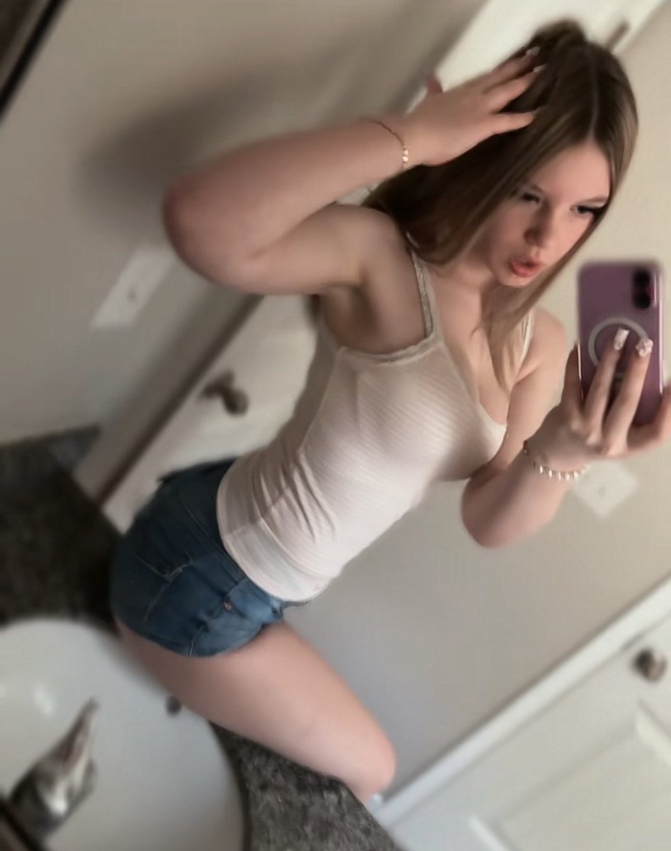 daisylokoj's tweet photo. You guys are so nice in here 😭 my DMs are on now sorry! #nsfwtwt https://t.co/q9ay7PAqMV