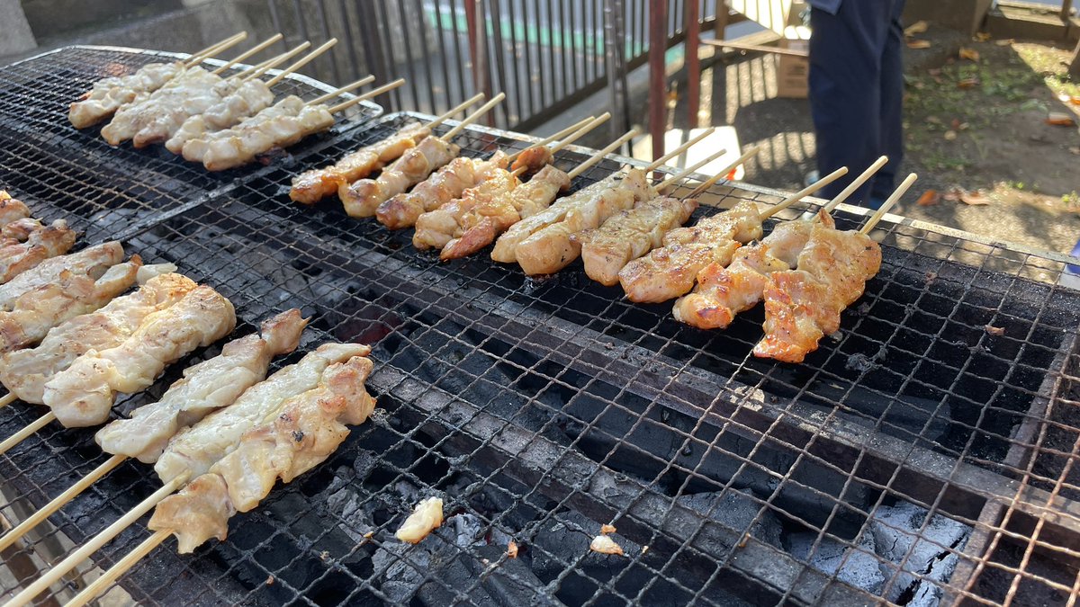 terayama_town's tweet photo. 本日の焼きボーイズ(？)
こだわりの焼き鳥は今日もあります！

さて、前夜祭も始まりましたよ🎵

#寺山町 #お祭り #お神輿 #前夜祭 https://t.co/7YlEGGbZLN
