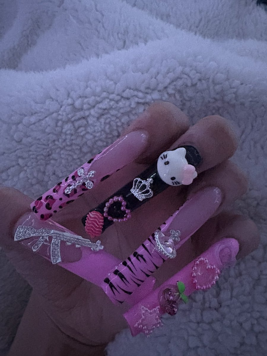 jayjaysosleeze's tweet photo. 😽🔫👑✝️🛸🍒
#nails #femboys #mlm #TEM90 https://t.co/36NfTynfBA