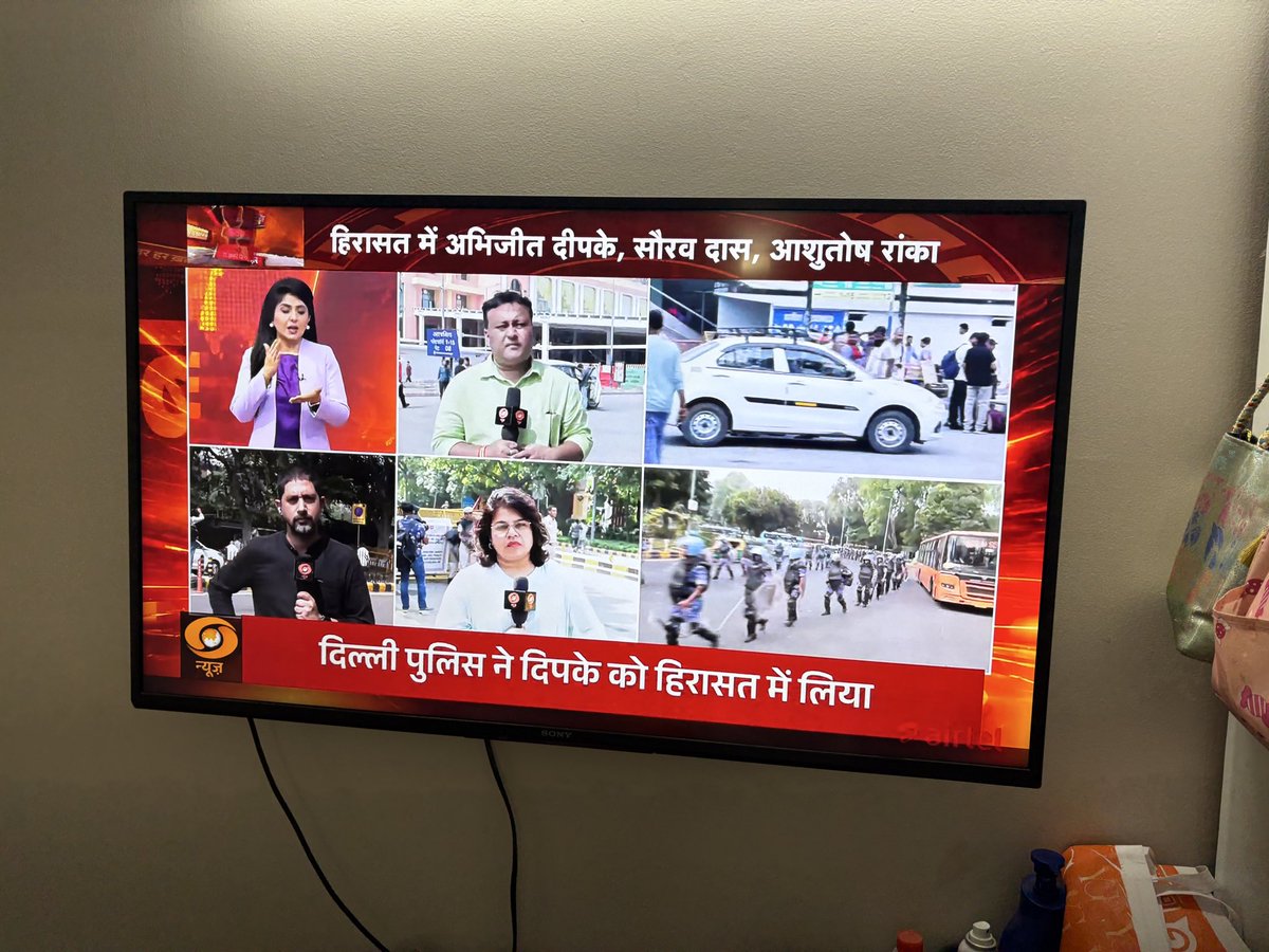 singhrp2002's tweet photo. #CJP के जन्तरमंतर पर प्रदर्शन को लेकर भाजपा सरकार ज्यादा ही ज्यादती कर रही है और अब्यवस्था फैलाने में स्वयं संलिप्त है।जनता को परेशान कर लोगों के परेशानी का ठीकरा विरोधी पार्टियों व CJP पर फोड़ने का  भोंड़ी तरीके से प्रयास कर रही है।यह सरकार स्वयंआपातकाल की स्थिति पैदा कर रही है। https://t.co/Oc5kSBk913