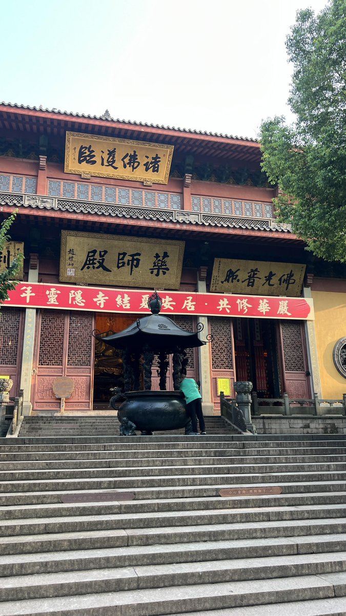 EvaSeagerwpcp's tweet photo. [屑寺の前を通りかかったら、陌っている人が痙攣しててビックリした] https://t.co/IVX1UkWs6n