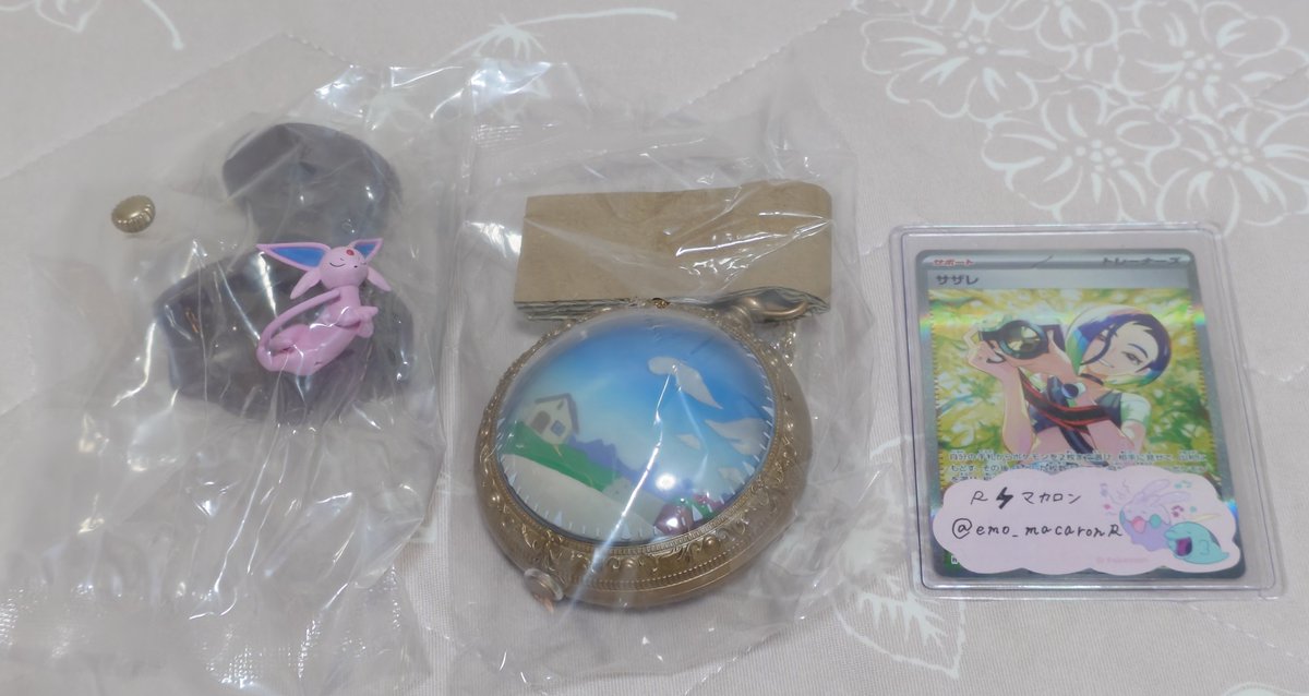 emo_macaronR's tweet photo. ポケモンセンター　リーメント　懐中コレクション　交換

譲　エーフィー

求　セレビィ

郵送交換希望です
よろしくお願いいたします🙇 https://t.co/7CB1BLLruF