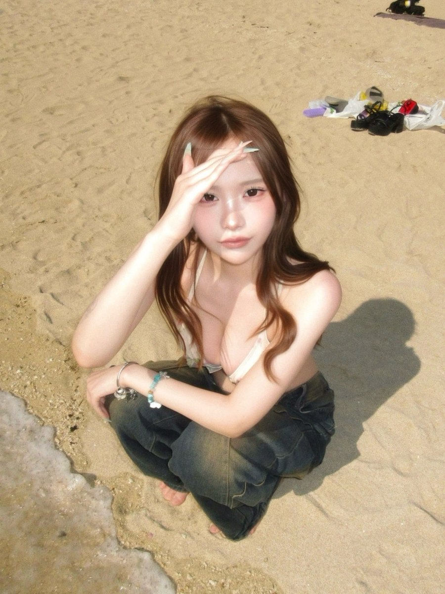 uxvqc's tweet photo. 海で後ろ姿撮るのワンホンぽくてかわいい♩ https://t.co/2uXt2Iya2c