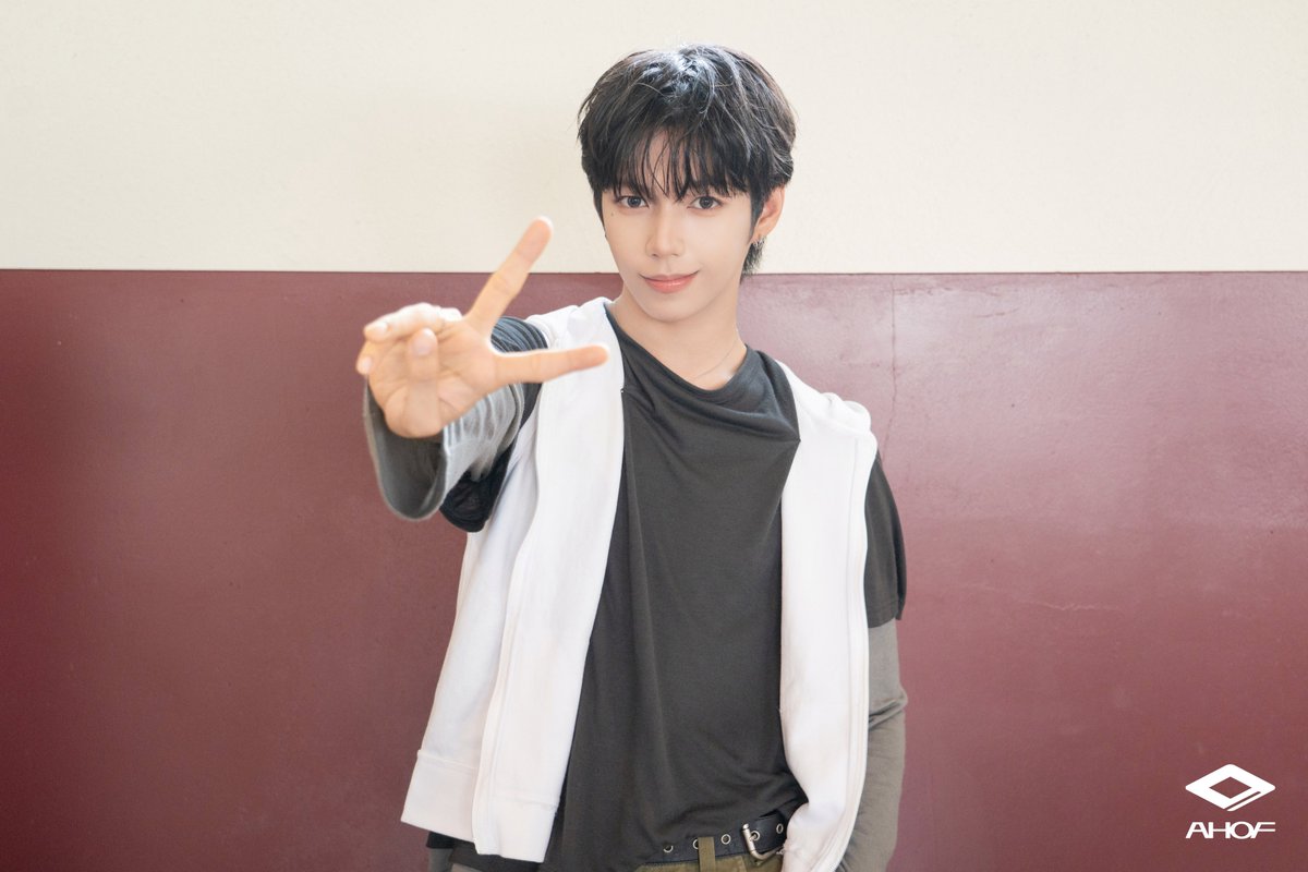 STEJAY_official's tweet photo. 101026 | AHOF(아홉) 'RUN TO YOU' MV Filming Behind the Scenes (Steven &amp; JL) 1/2

🔗 https://t.co/IbZ2ChCfty

#STEVEN #JL
#스티븐 #제이엘 https://t.co/9BUOYkhGGS
