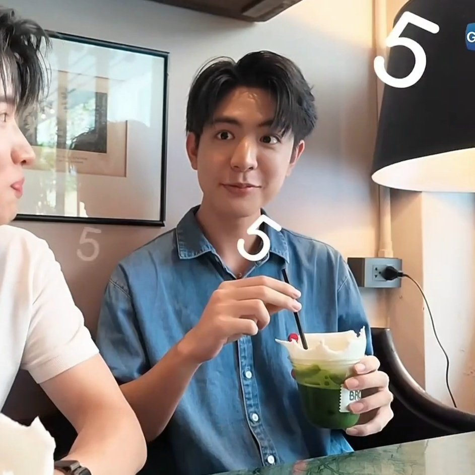 seatalayTH's tweet photo. ถ้าเปรียบอีกคนเป็นเครื่องดื่มจะเป็นอะไร?

🧡 ซีเป็นชา ชาอู่หลงอ่ะแก่ๆ 🤣🤣🤣
💙 ((นี่เราอยากเป็นม๋าแก่หรือนี่))
🧡 ไม่หมายถึงว่า ใจเย็นอ่ะเหมือนคนมีอายุ

// เจ็บทุกดอก!!! แล้วบอกรักม๋าแป๋วอ่ะเนอะ 😆

TWO HALVES OF A WHOLE

#WEIRDO101SeriesEP9
♡ #sea_ta_lay | @sea_ta_lay
#SeaKeen #ซีคีน