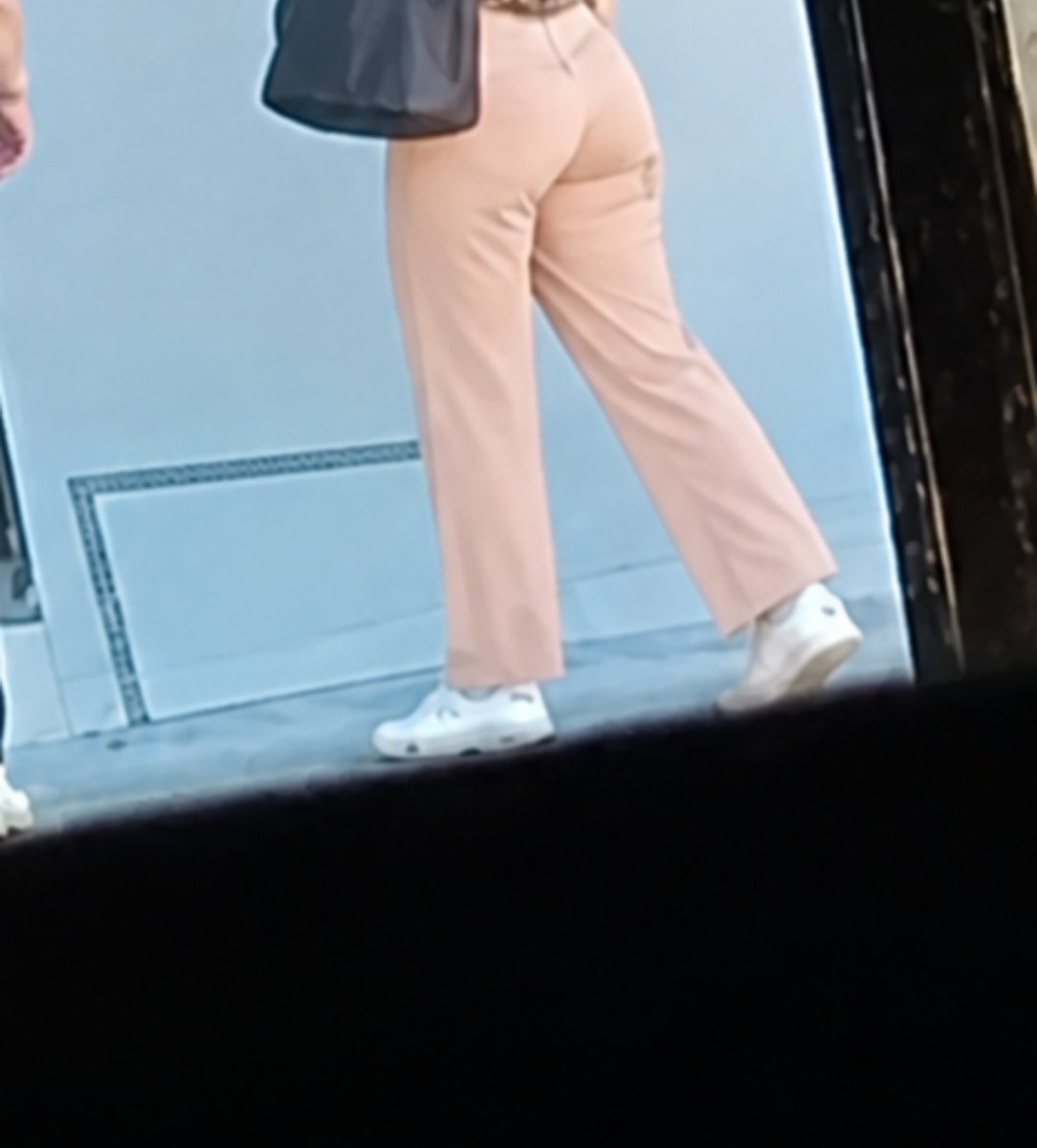 cazandoculfta's tweet photo. Que buen culo de esta señorita 🥰👀🍑 https://t.co/cCGS5Io1wD