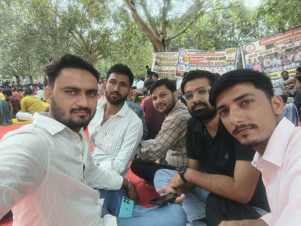 Manojkumar6971's tweet photo. आदरणीय मुख्यमंत्री @myogiadityanath जी, ग्रामीण स्वास्थ्य की रीढ़ बने CHOs के सेवा समर्पण को देखते हुए कैडर निर्माण एवं नियमितीकरण की प्रक्रिया शुरू करने की कृपा करें।आपकी संवेदनशील सरकार पर हमें पूर्ण भरोसा है। 🙏🩺@Brajeshpathakup @UPGovt
#UP_CHO_Cadre_Nirman 
#permanentCHO https://t.co/q40itYjWDX