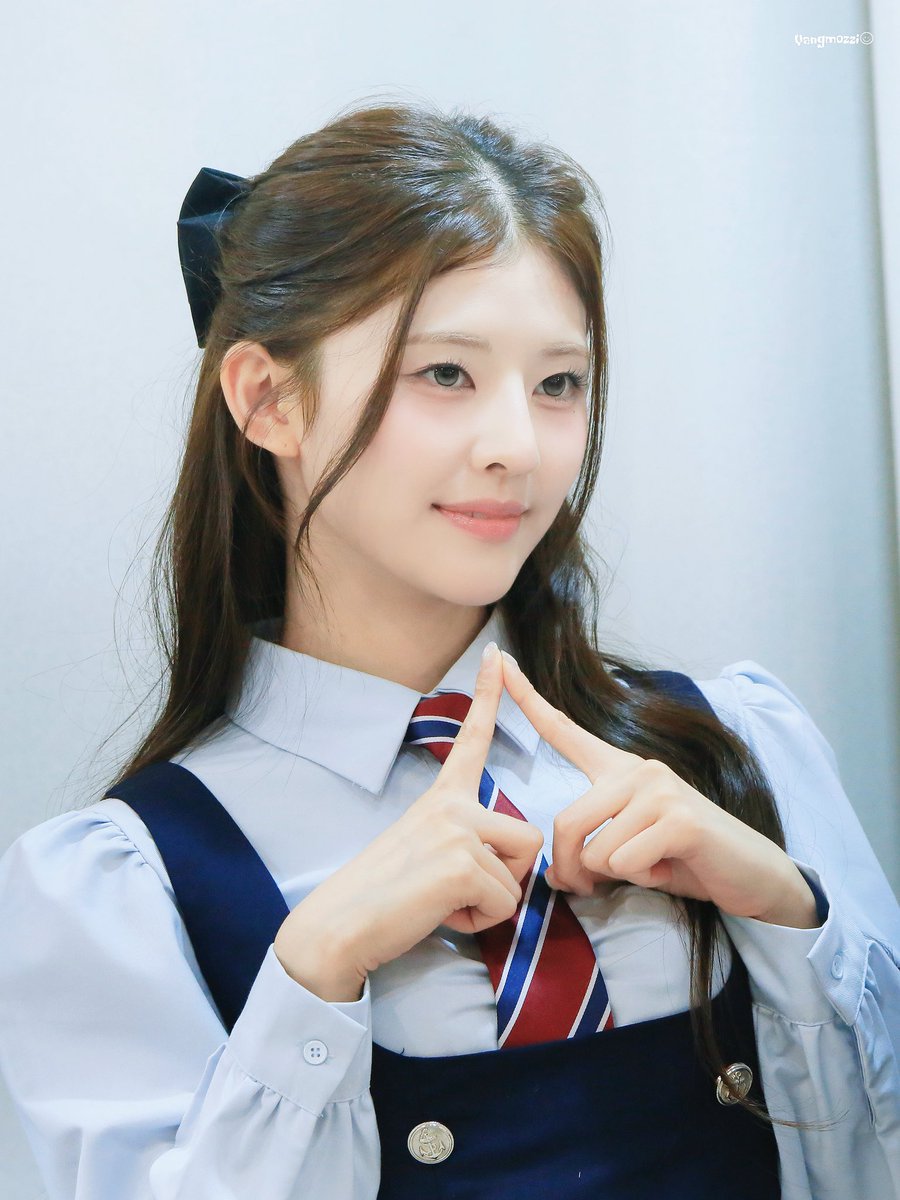 Yangmozzi_'s tweet photo. 261010 

학교에서 인기 많은 선배라던데? 💌
#KIIRAS #키라스 #하린 https://t.co/DQ4pW38OES